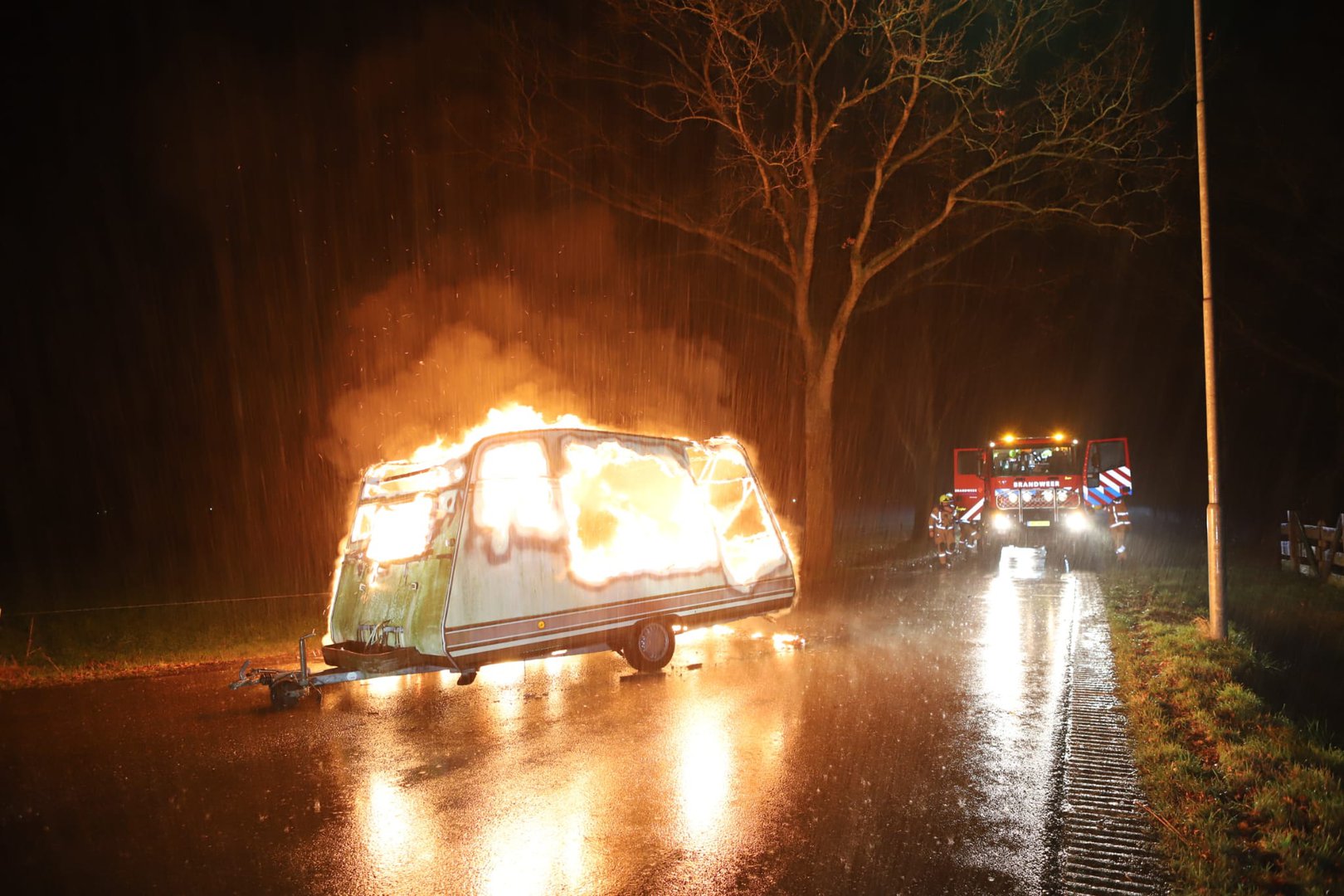 Sloop caravans in brand gestoken in aanloop jaarwisseling