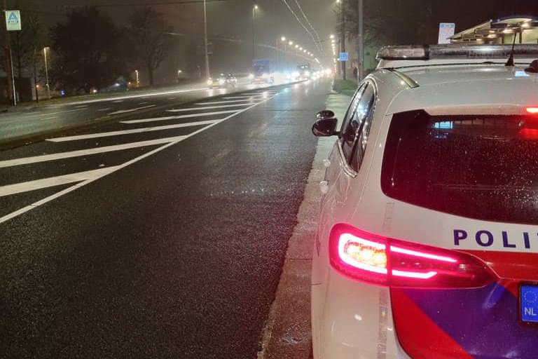 Politie houdt controles in Arnhem: ‘uitblinker’ reedt 85 km/u te hard