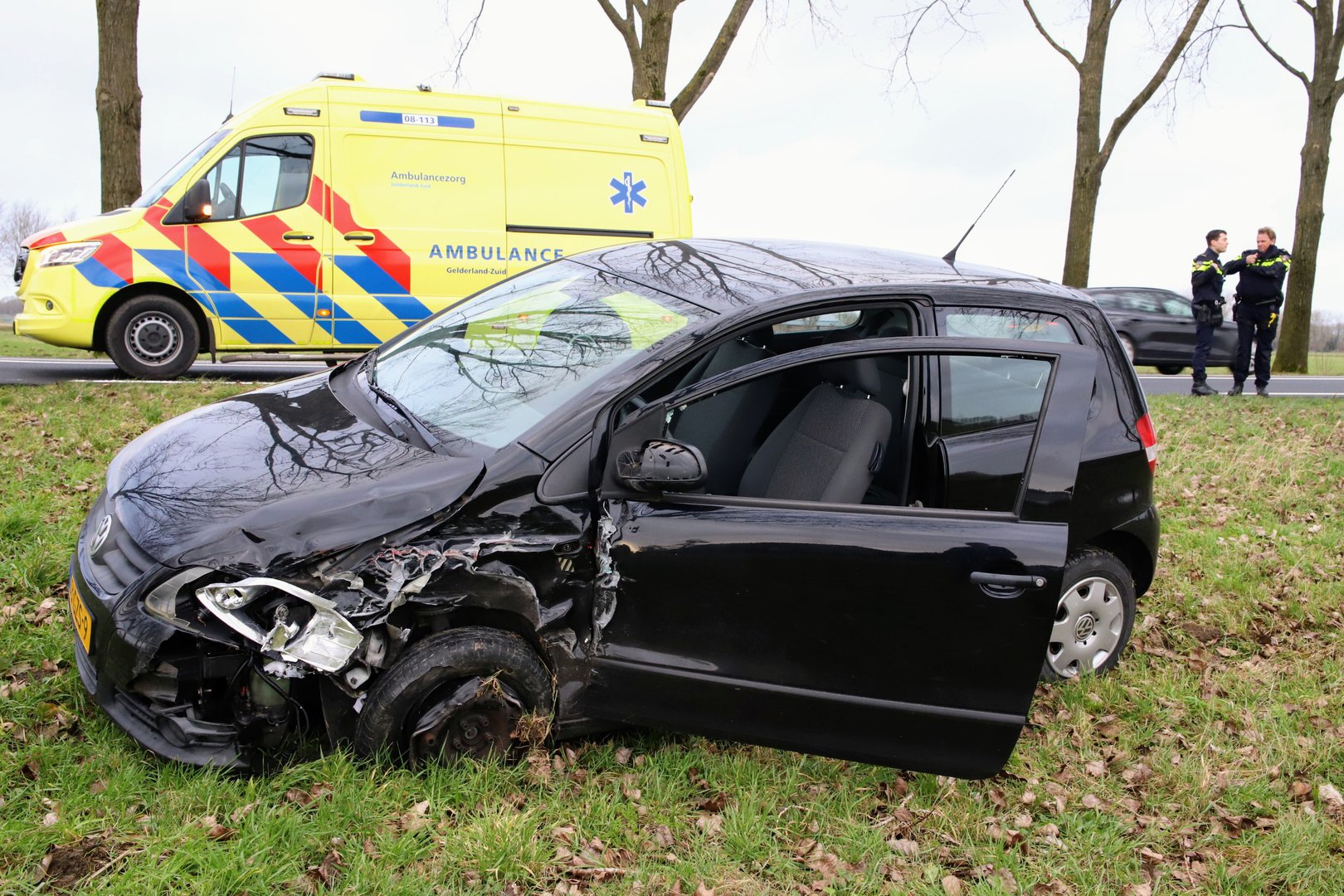 Bestuurder gewond bij botsing auto met bedrijfsbus