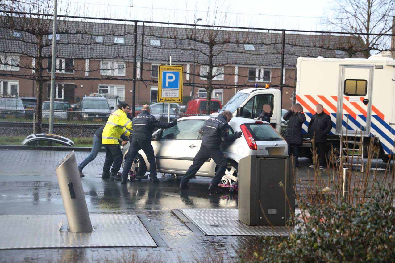 Politie sluit parkeerplaats af voor reconstructie dodelijk ongeluk