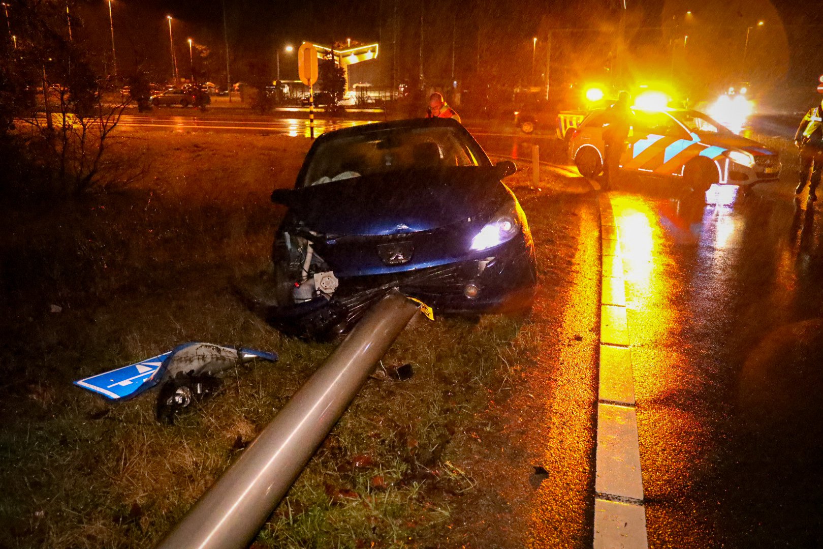 Op de beruchte kruising Apeldoornseweg Arnhem is het wéér raak