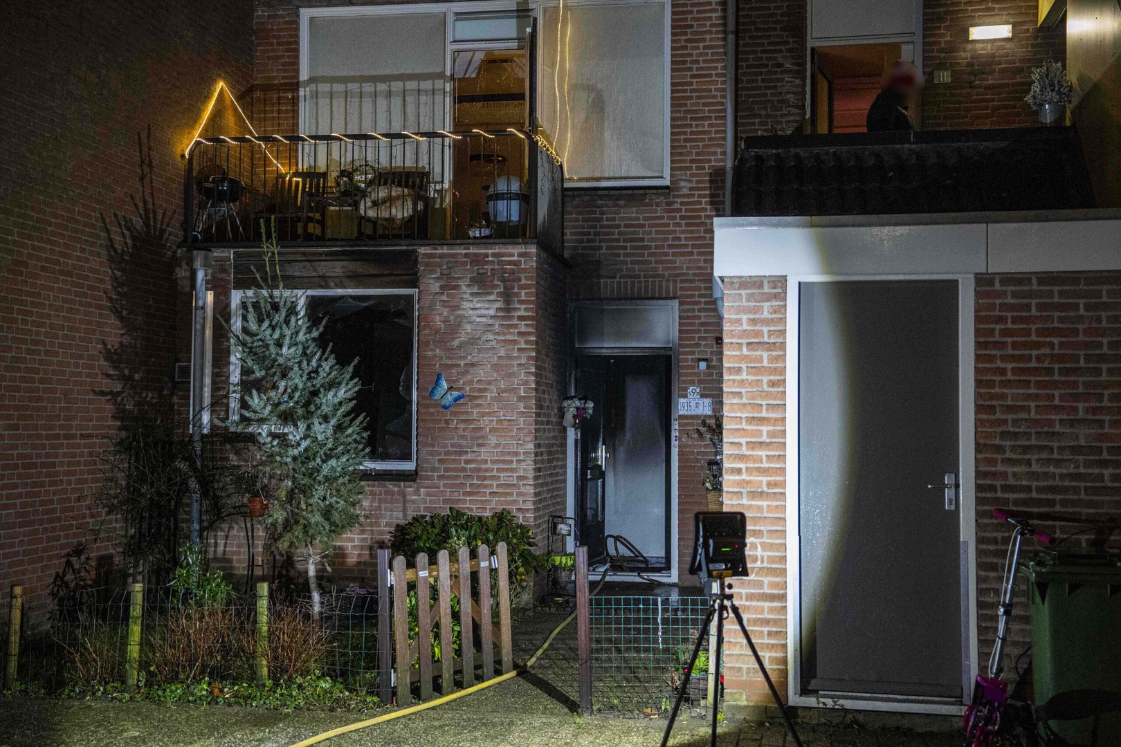 Woning onbewoonbaar na felle brand in Arnhem, mogelijk door sigaret