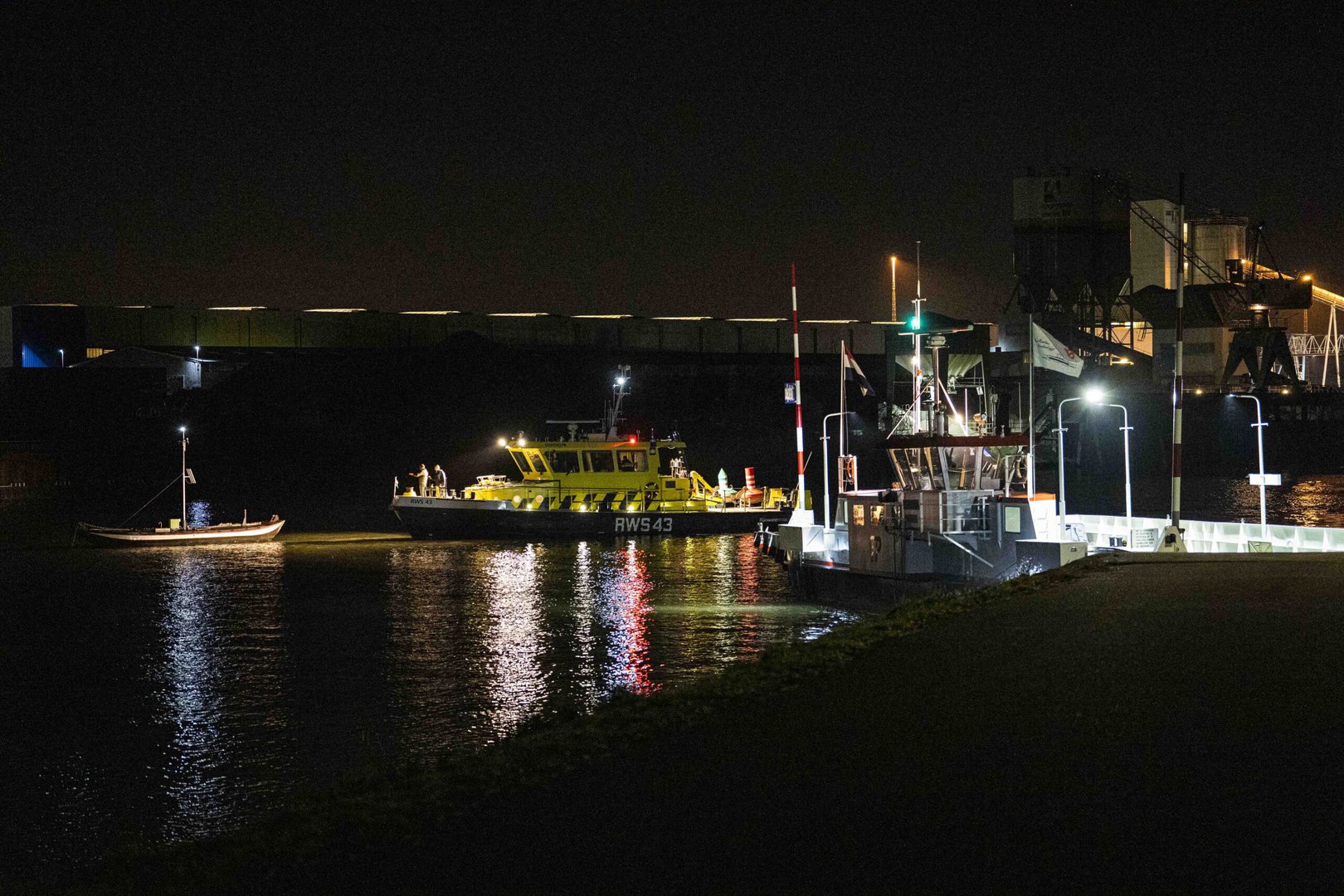 Aanvaring tussen pont en binnenvaartschip tussen Huissen en Loo