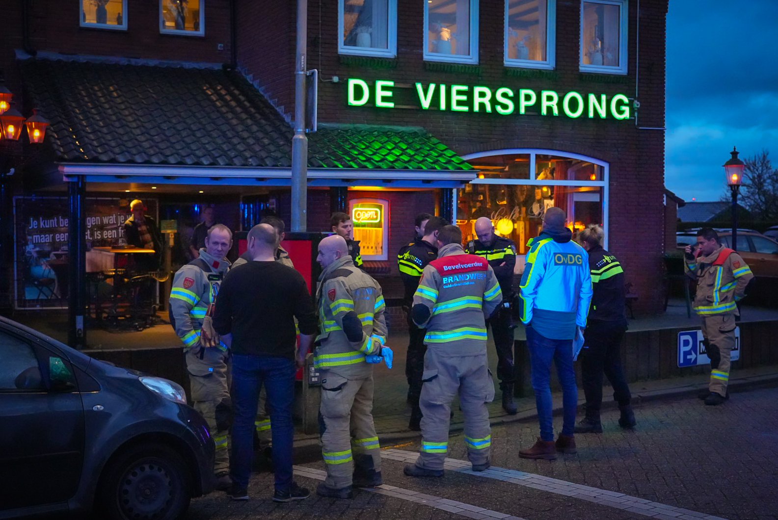 VIDEO: Man geëlektrocuteerd op Betuweroute, vriend schreeuwt hulp bij café