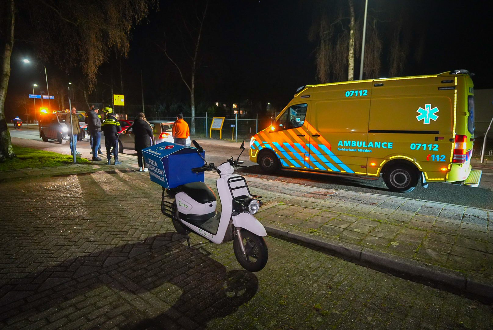 Pizzabezorger aangereden, veroorzaker rijdt door