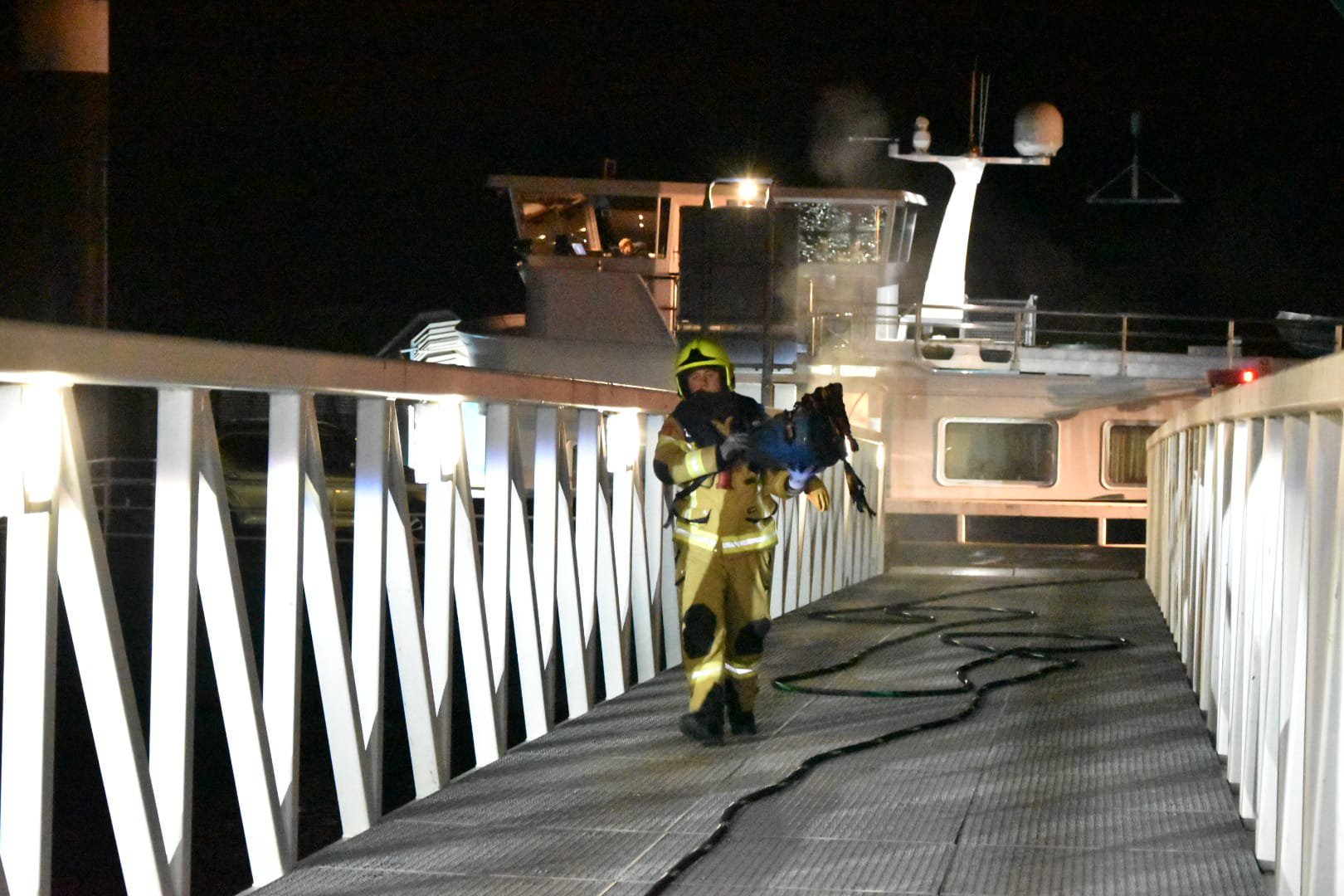 Brand op binnenvaartschip in Tolkamer