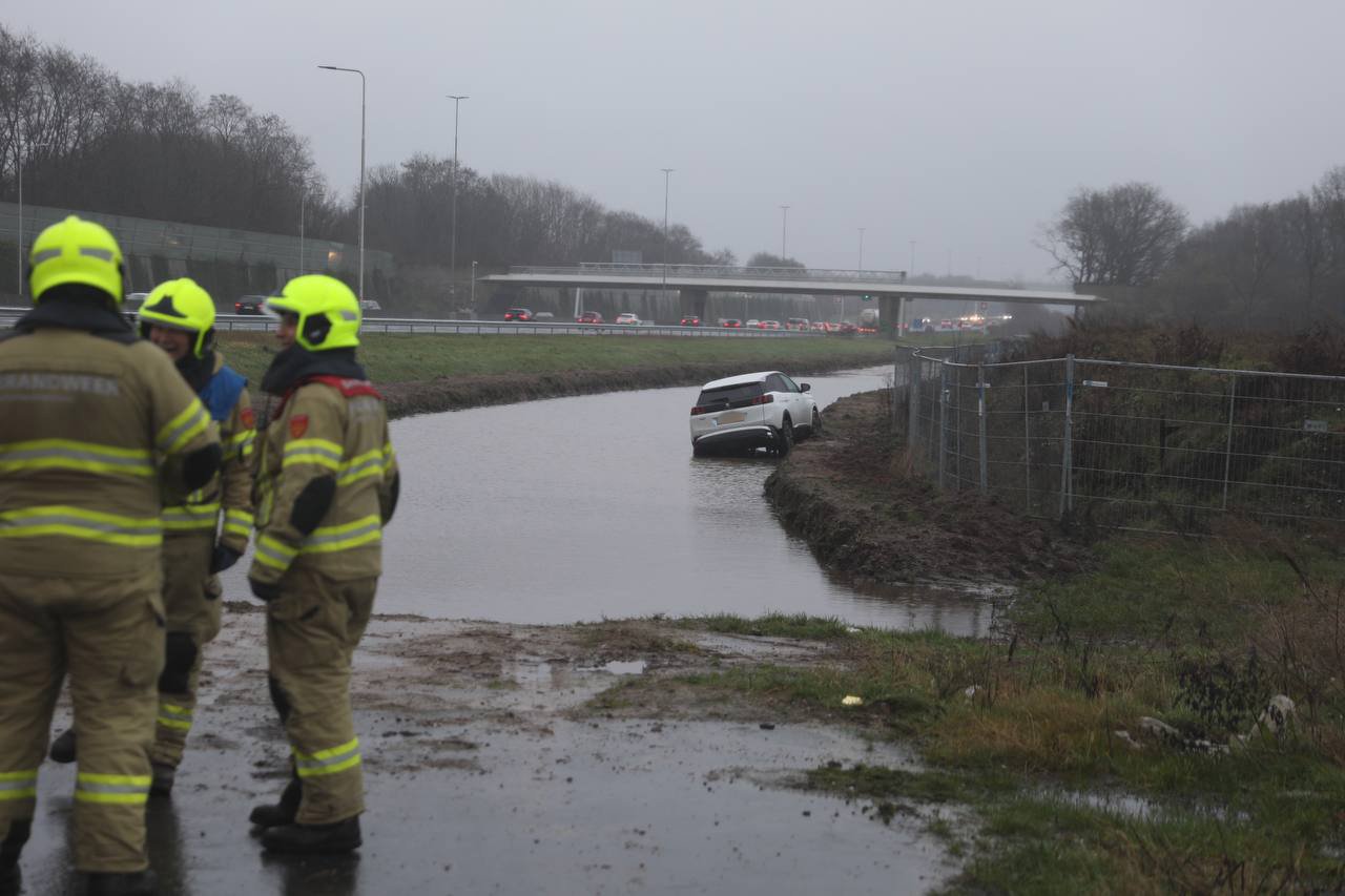 Tweede keer voertuig te water door vandalisme langs de A12