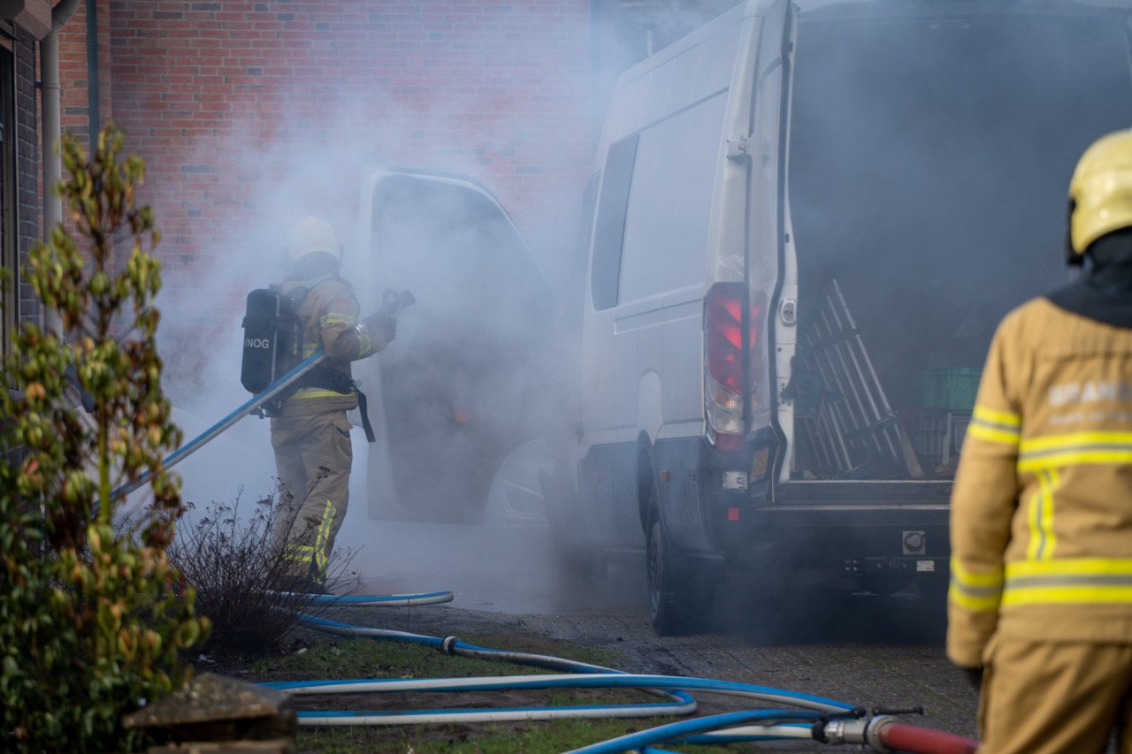 Bedrijfsbus verwoest door brand in Didam