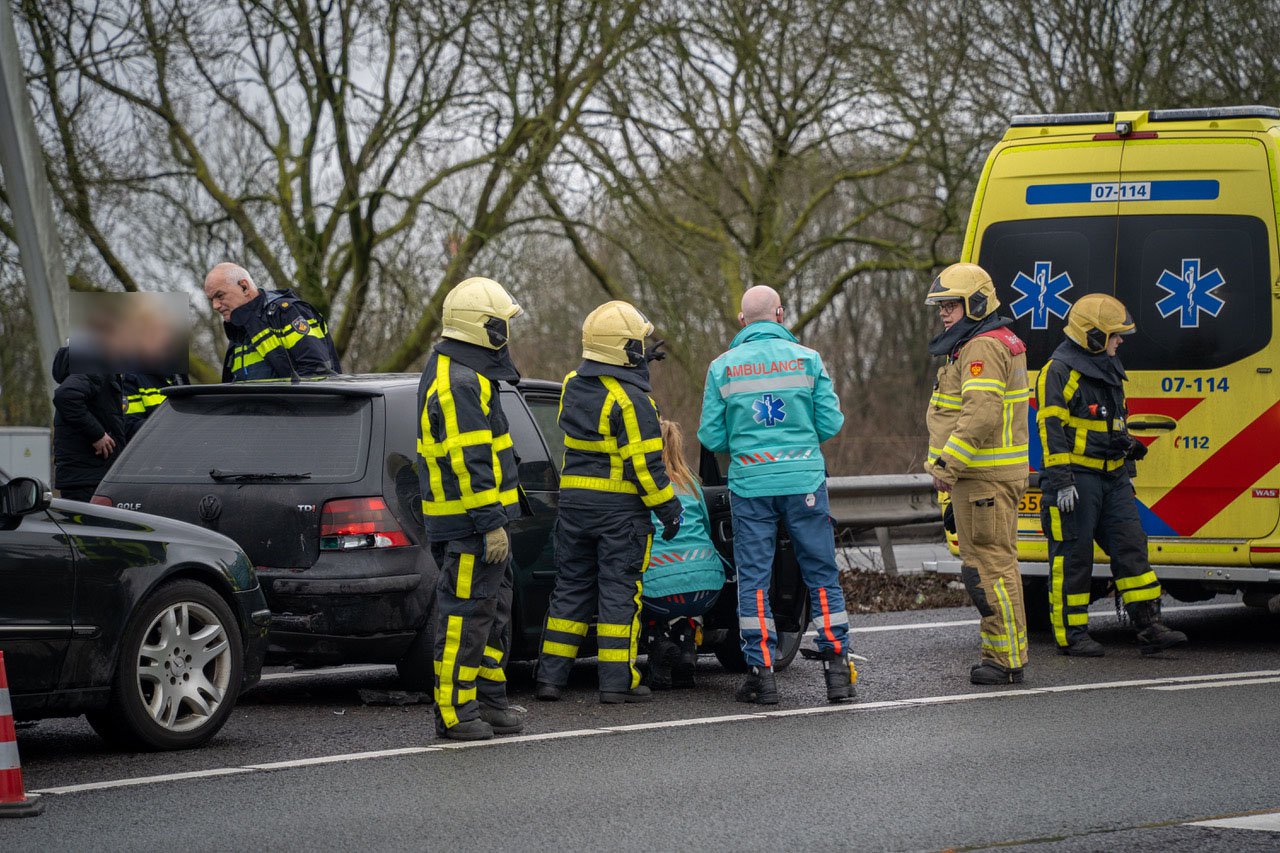 Rijstrook afgesloten na ongeval op A12 bij Zevenaar