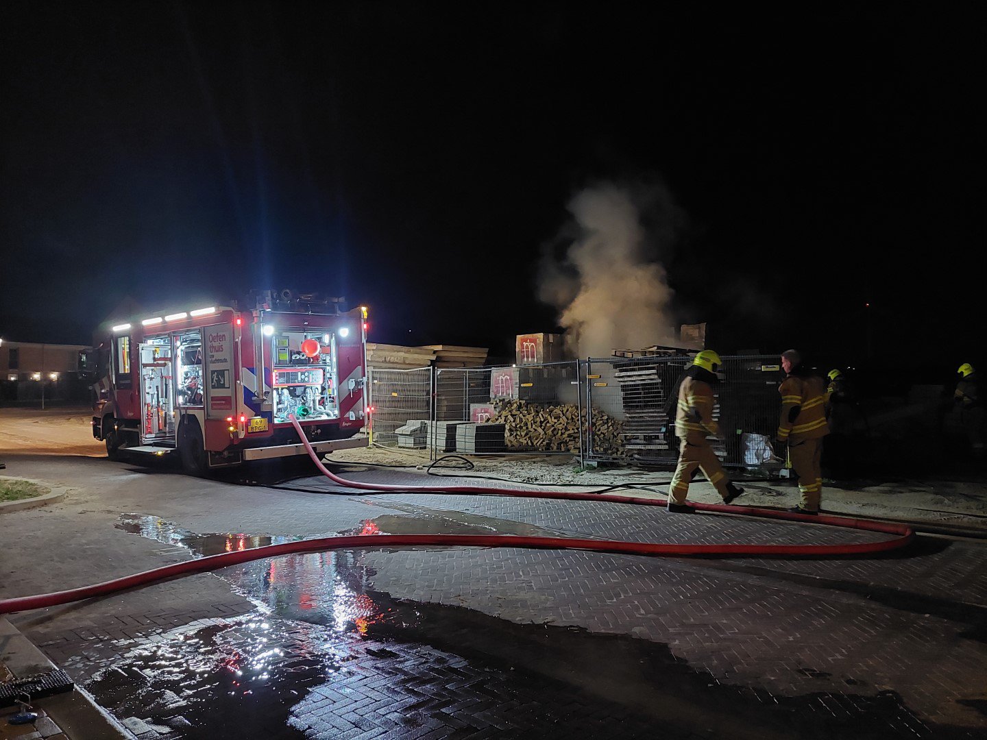 Pallets in brand gestoken bij opslagplaats Nijmegen-Noord