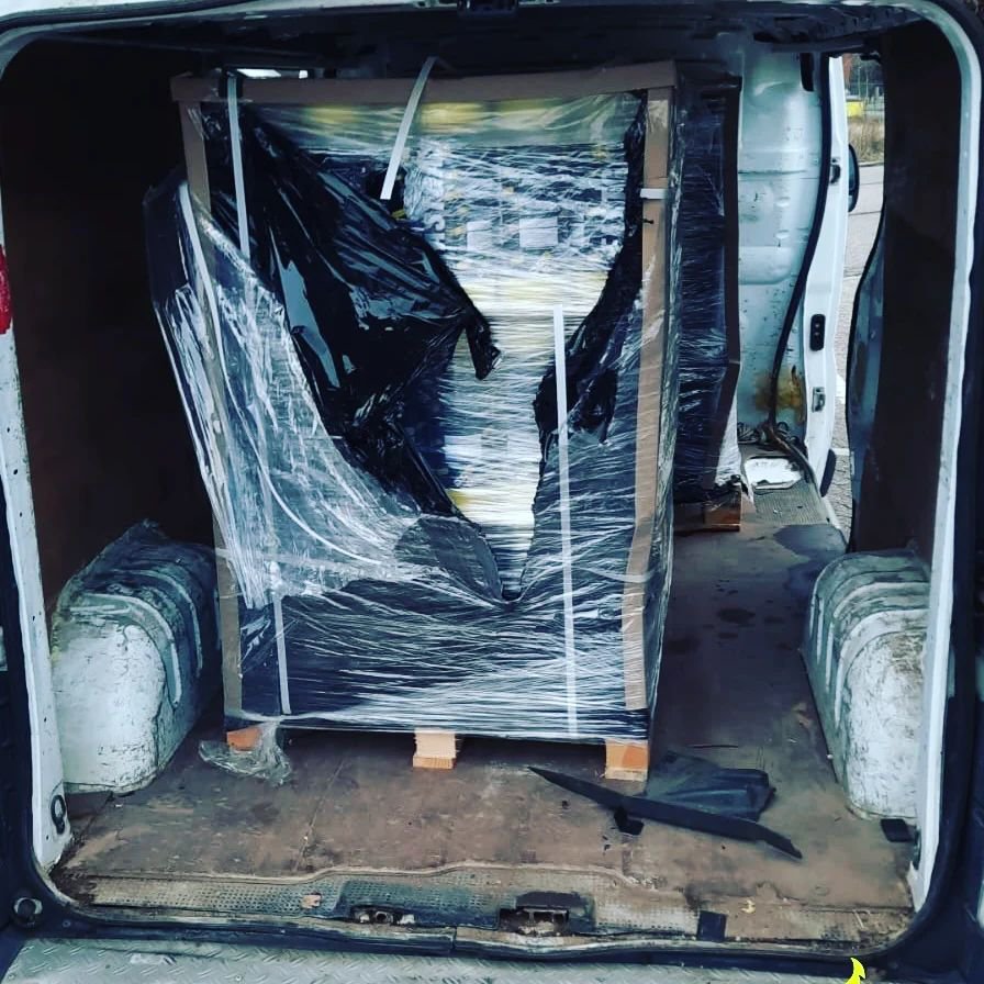 Man gepakt met ruim 300 flessen lachgas in bestelwagen