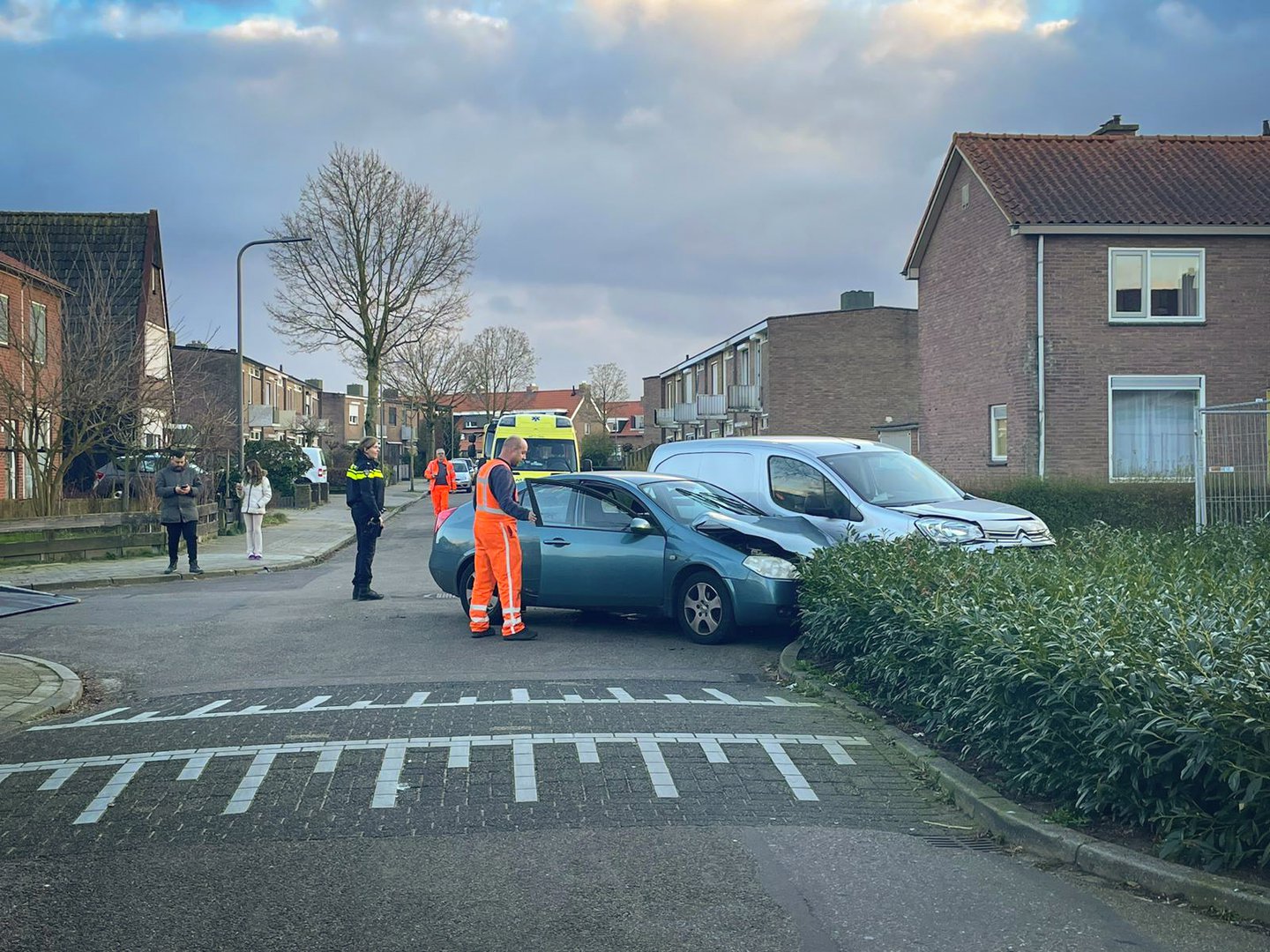Twee gewonden bij ongeval op kruising in Dieren