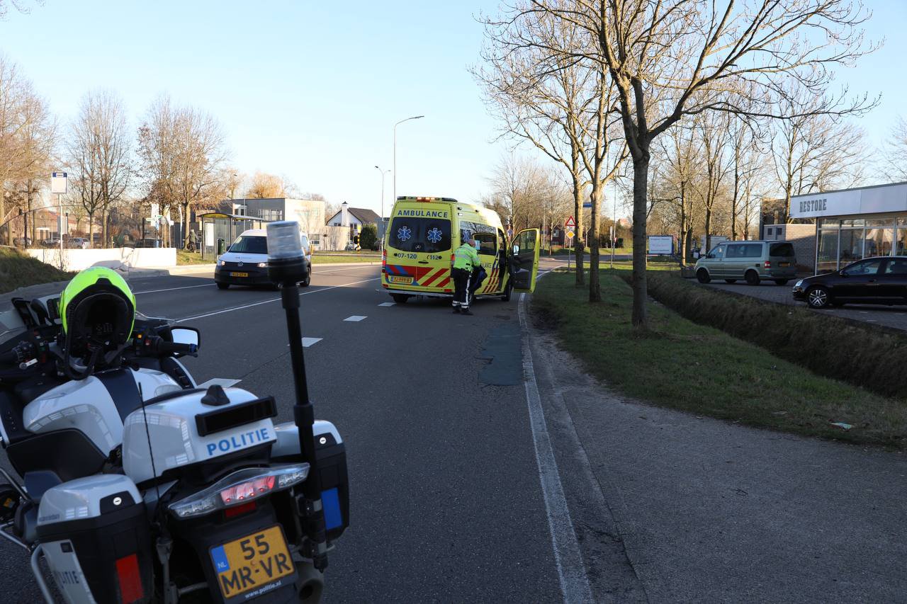 Motorrijder slaat over de kop en raakt gewond