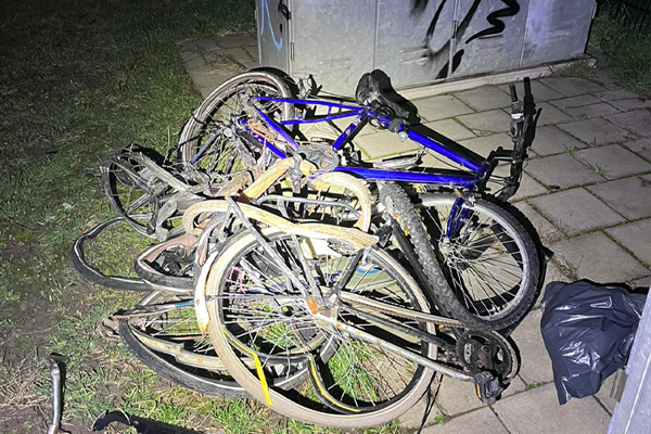 Trein rijdt over stapel fietsen op spoor bij Duiven: ‘Dit zijn geen grappen’