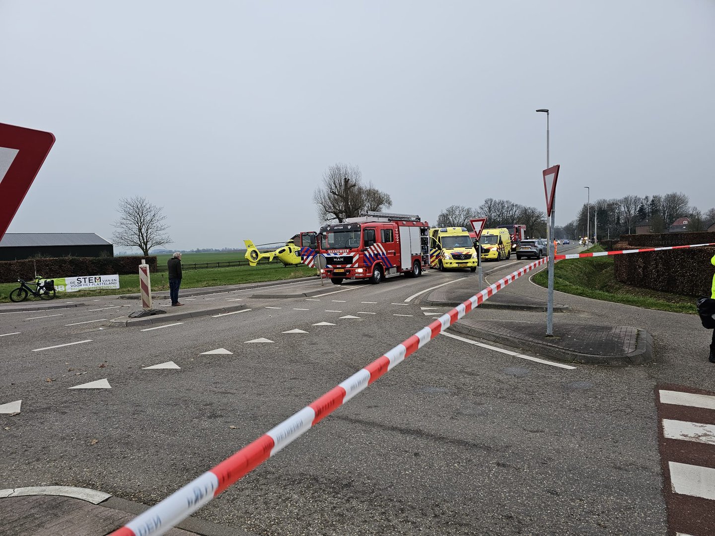 Ernstige aanrijding in Zetten, traumahelikopter ter plaatse