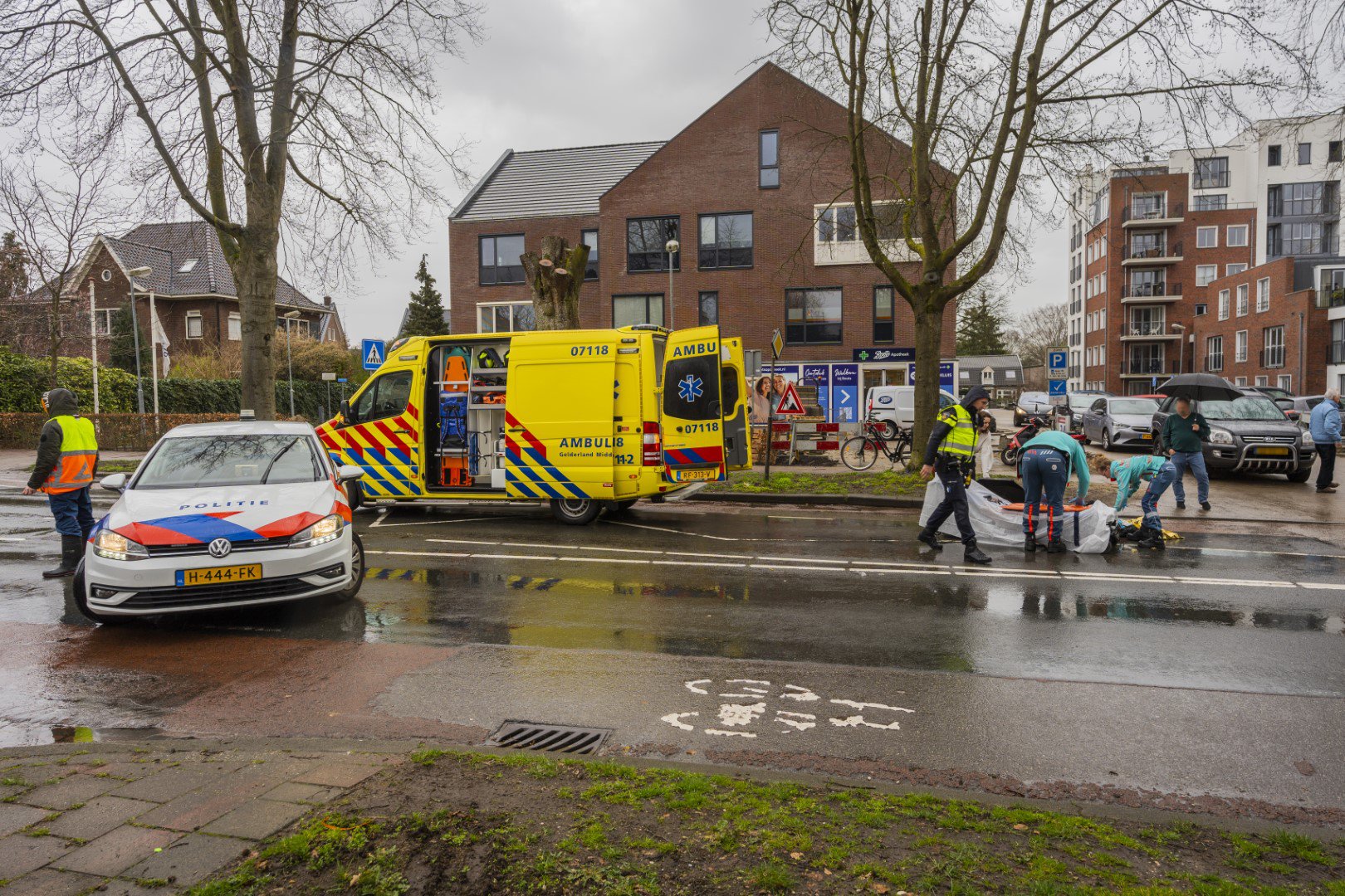 Flinke beenwond voor scooterrijder na aanrijding Velp