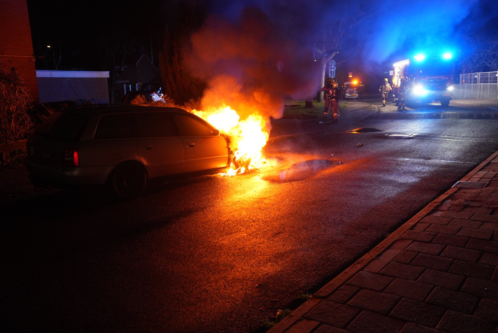 Geparkeerde auto in brand gestoken in Velp