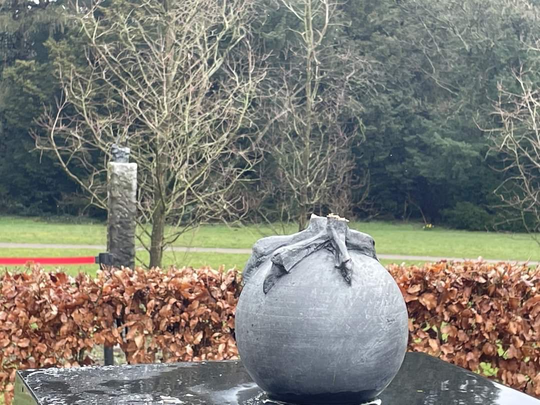 Bronzen beelden gestolen uit park Airborne Museum Oosterbeek