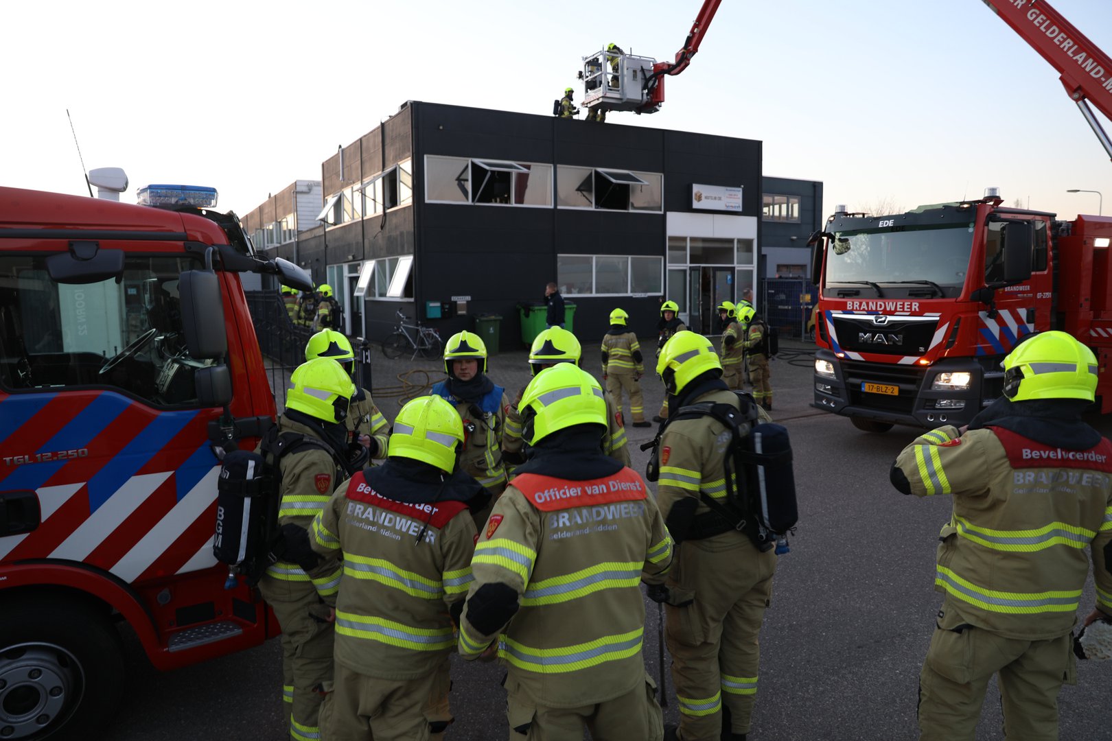 Brandweer blust brand in appartement