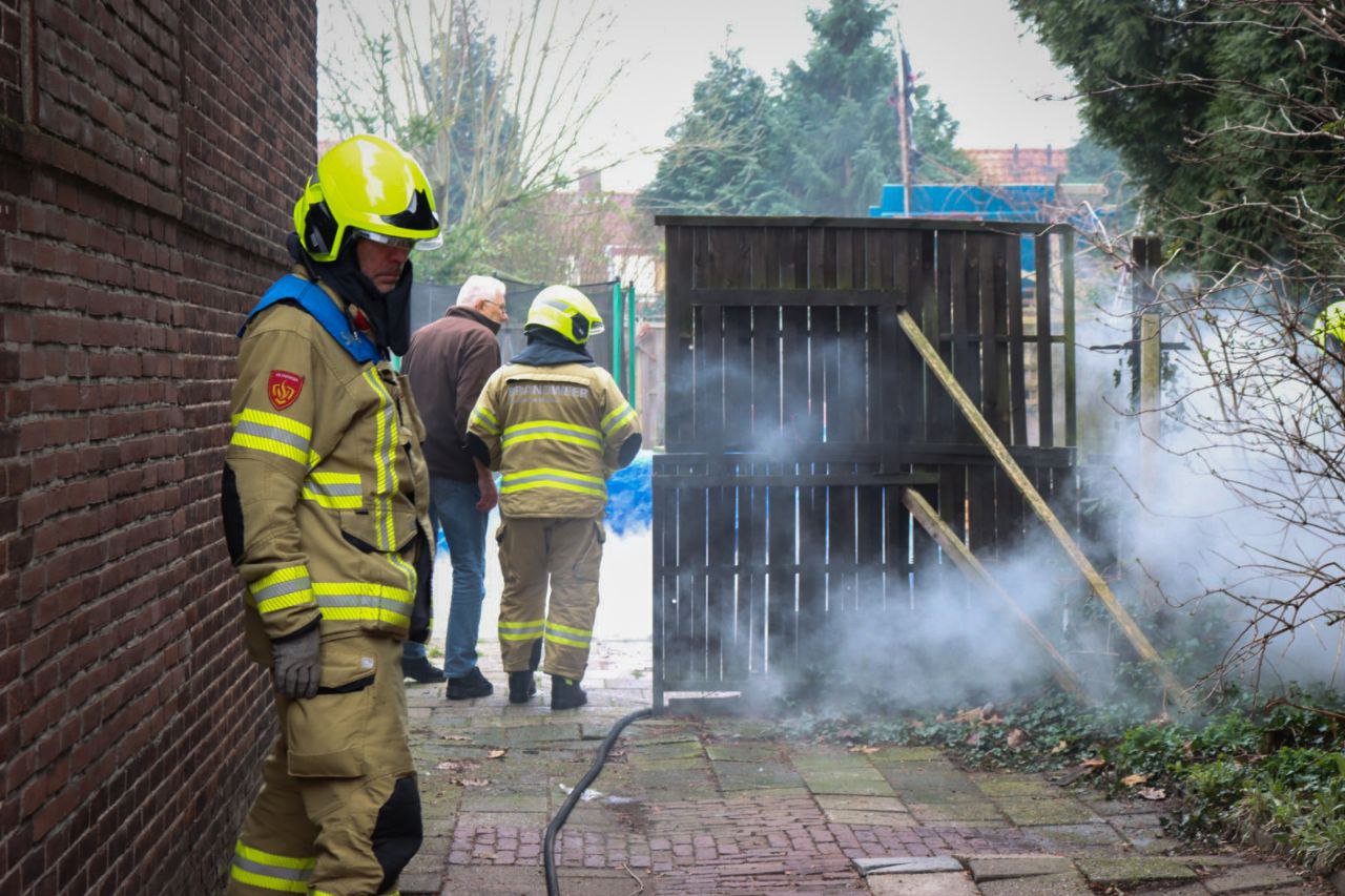 Container vat vlam, slaat over naar coniferen Velp