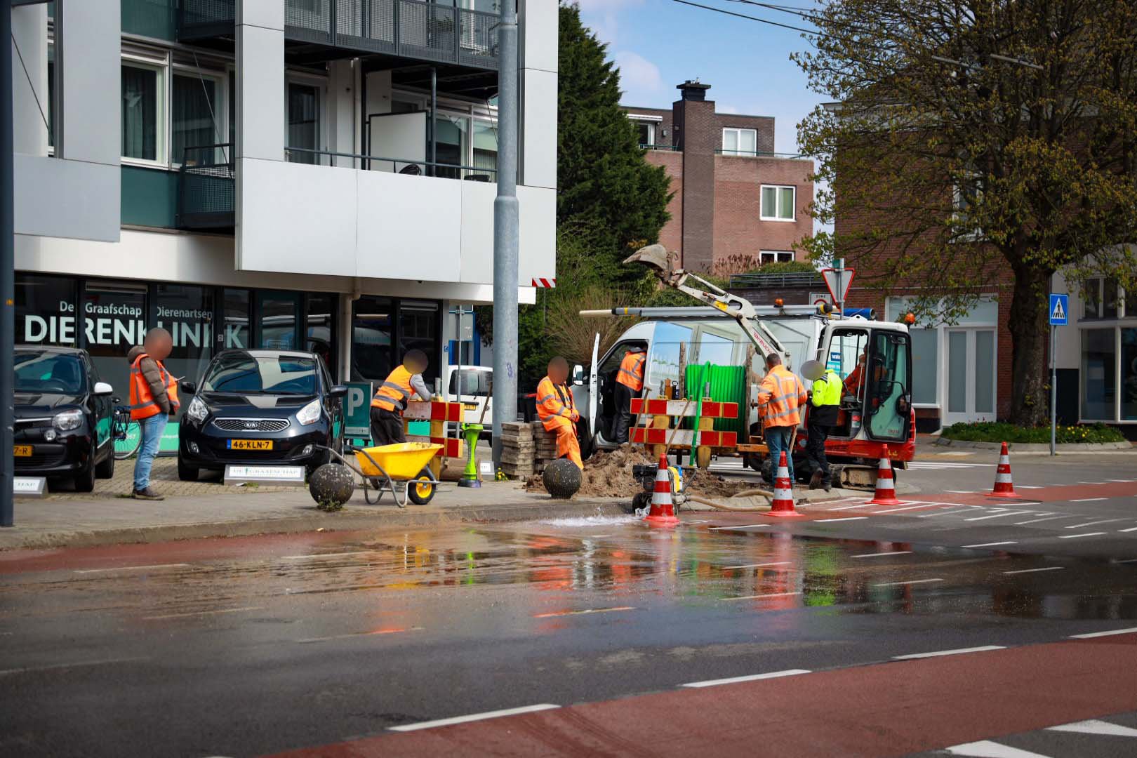 Waterlekkage door boren van glasvezel