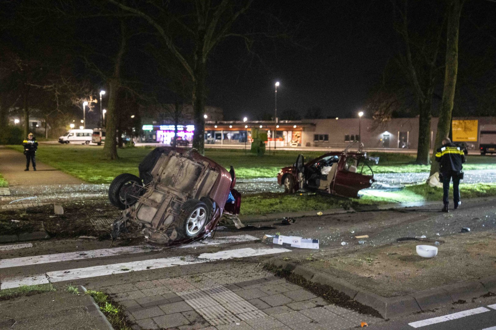 VIDEO UPDATE: Auto in tweeën bij zware crash, bestuurder in levensgevaar