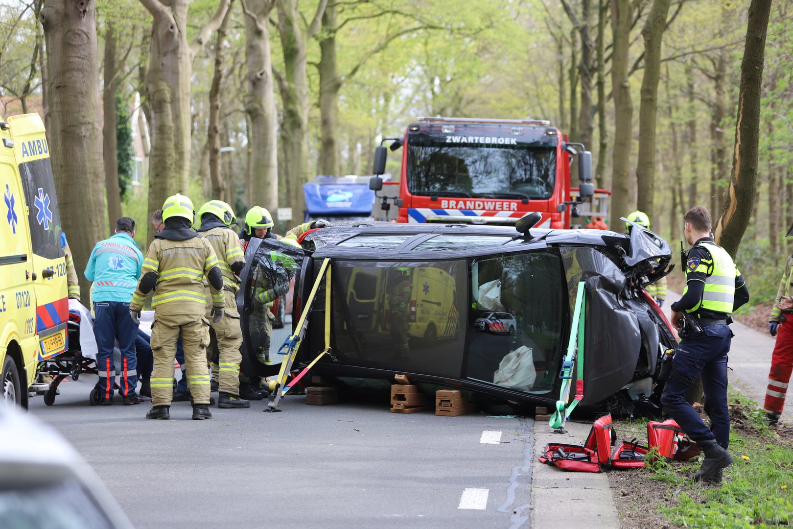 Bestuurder bekneld gezeten bij ongeval in Nijkerk