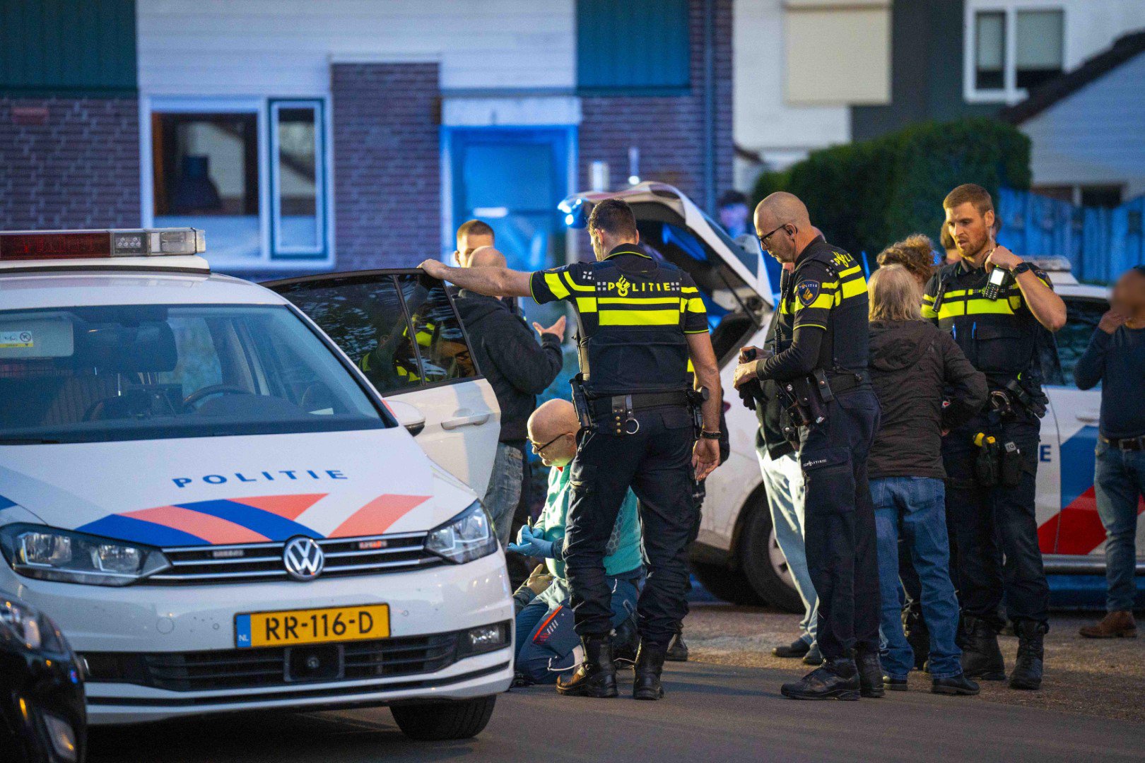 UPDATE: Man verzet zich hevig bij aanhouding en dan lijkt zijn hart stil te staan