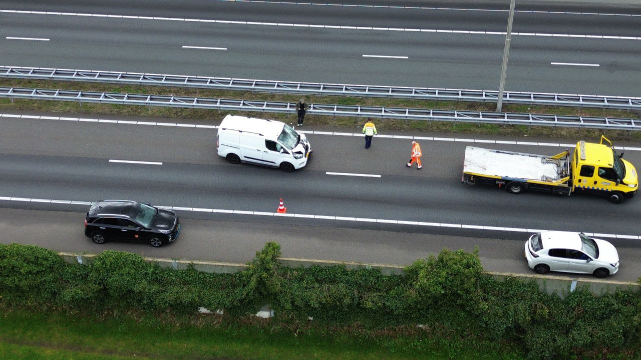 Twee rijstroken afgesloten na ongeluk op snelweg
