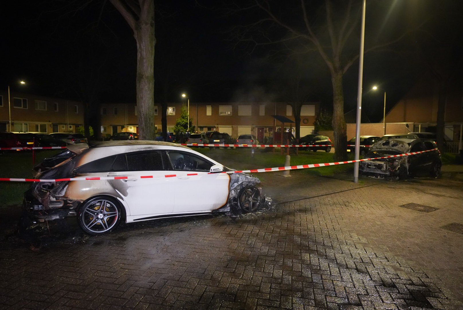 Auto’s in brand gestoken Arnhem