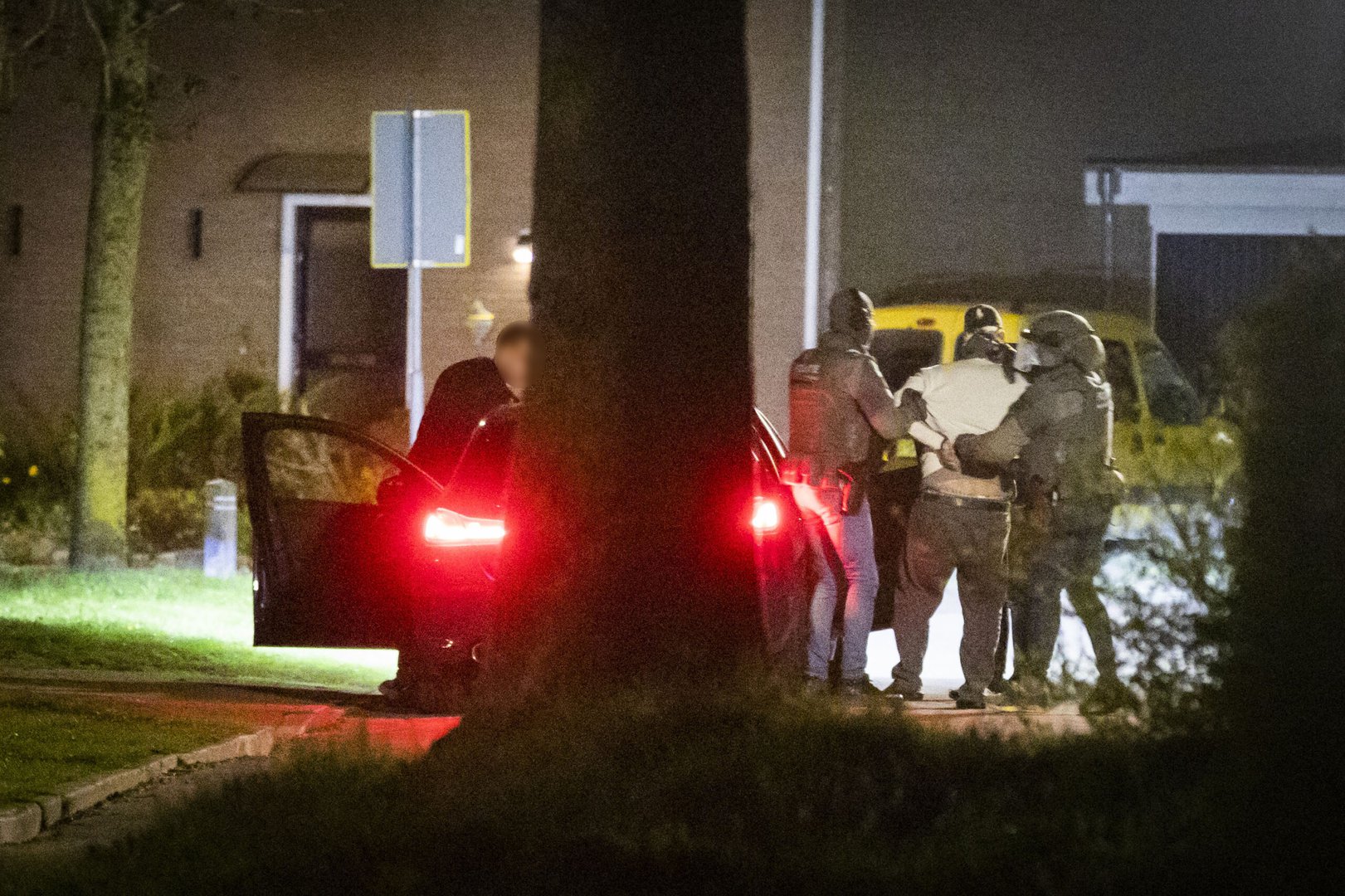 UPDATE: Dienst Speciale Interventies doet inval in woning Babberich