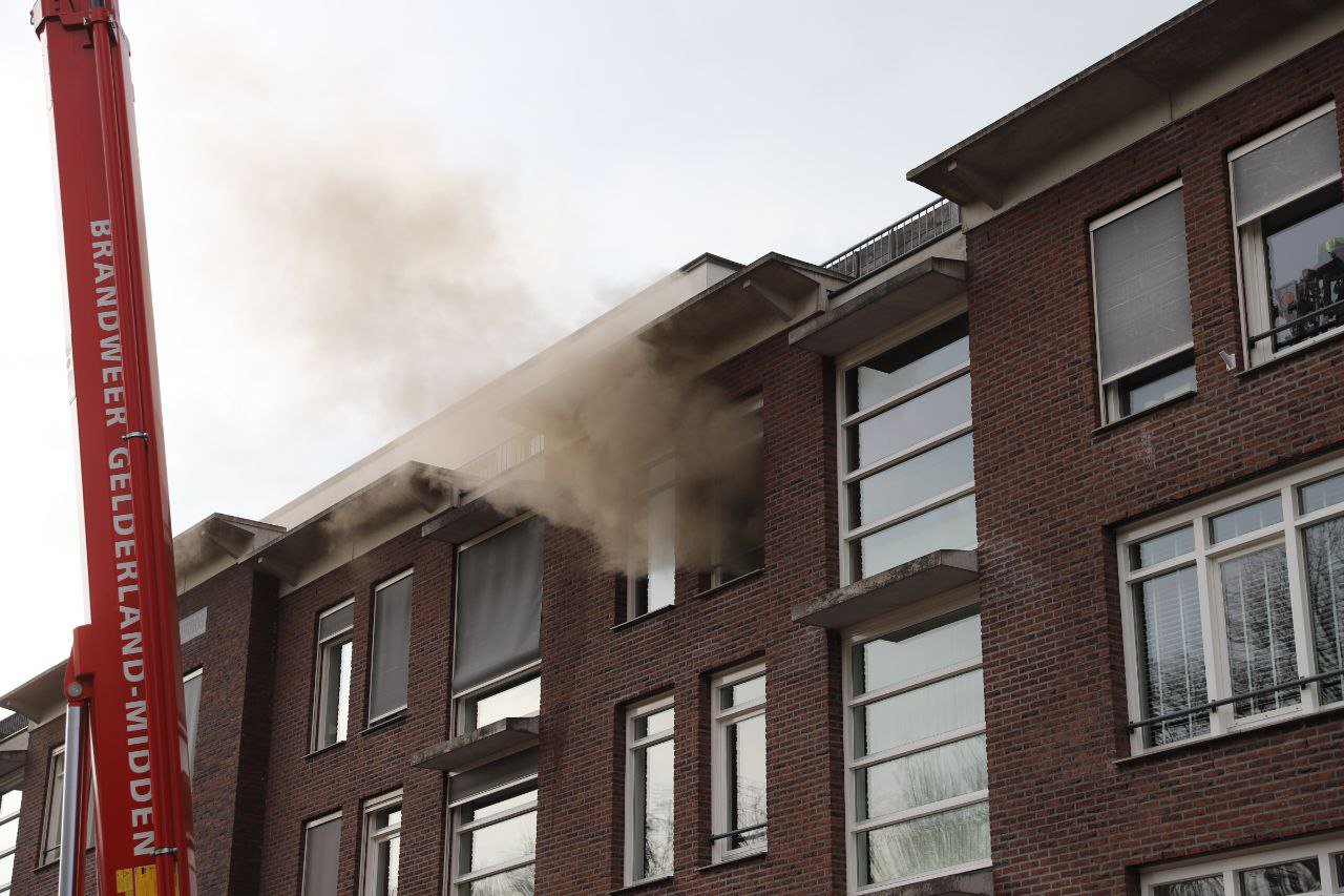 Felle brand in woning op 3e etage