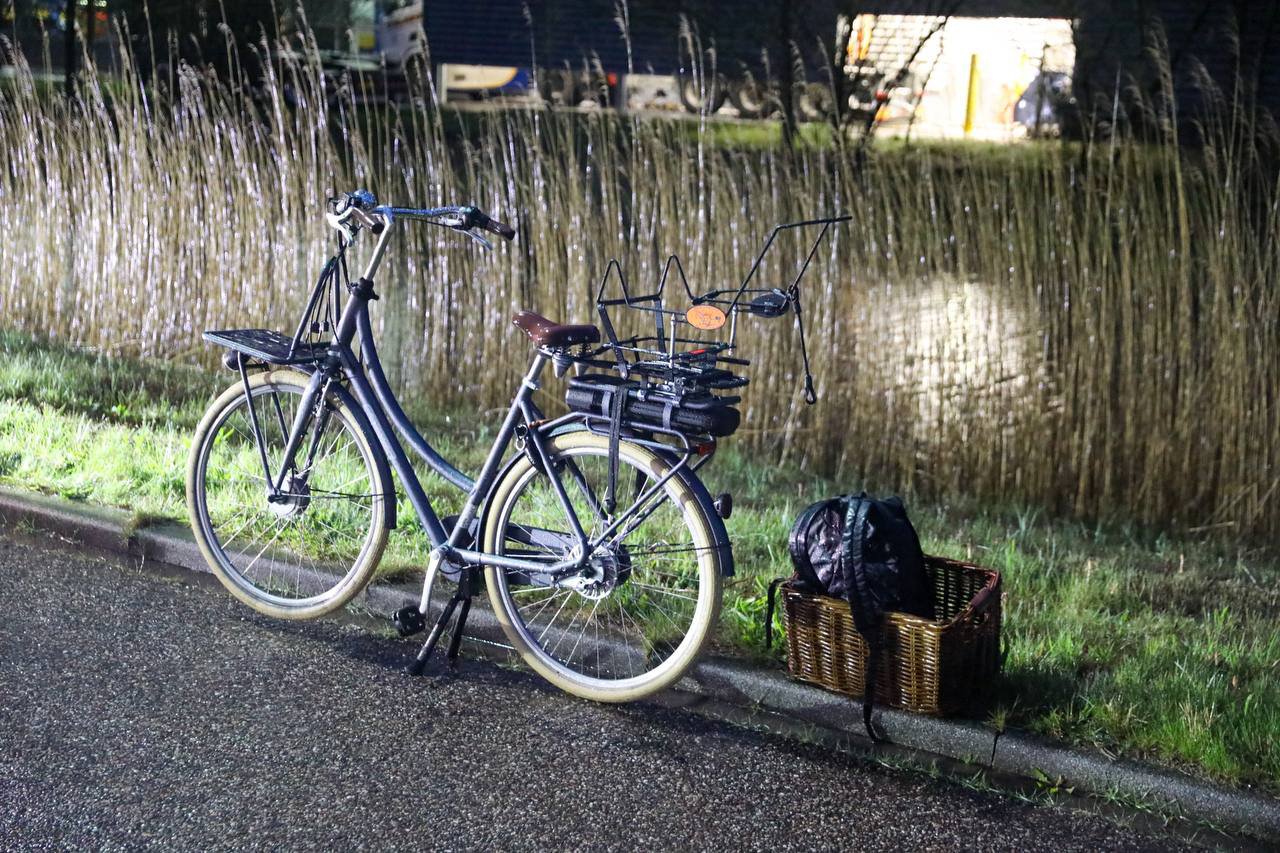 Fietser raakt gewond na botsing stilstaande vrachtwagen Ede
