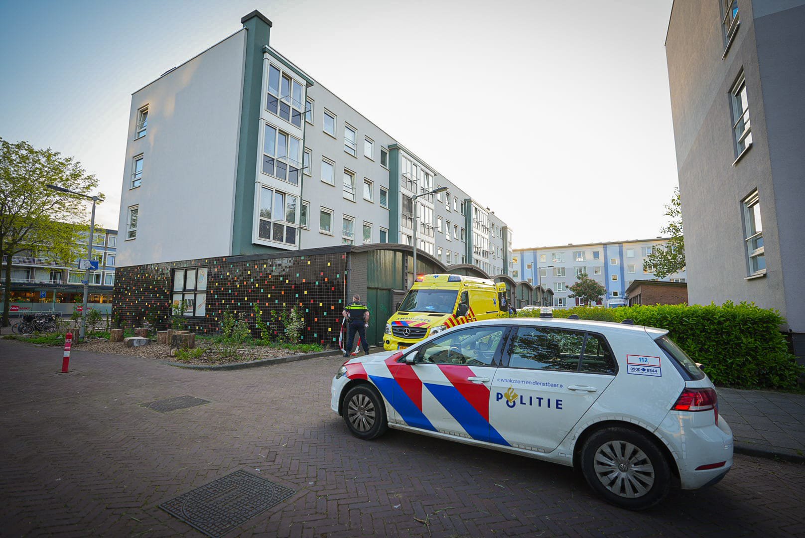 Man gewond naar ziekenhuis na melding overval