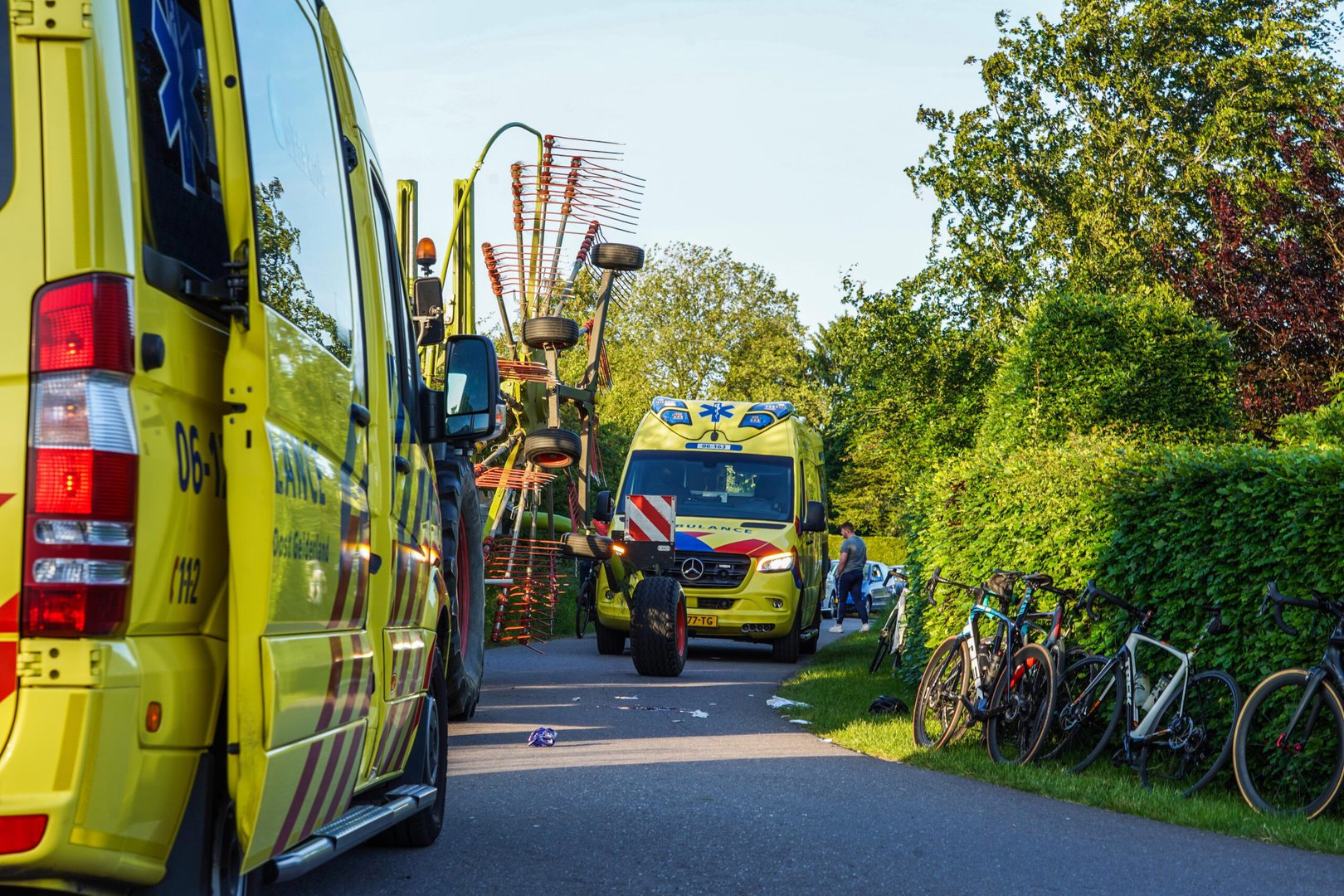 Wielrenner zwaargewond door aanrijding met tractor