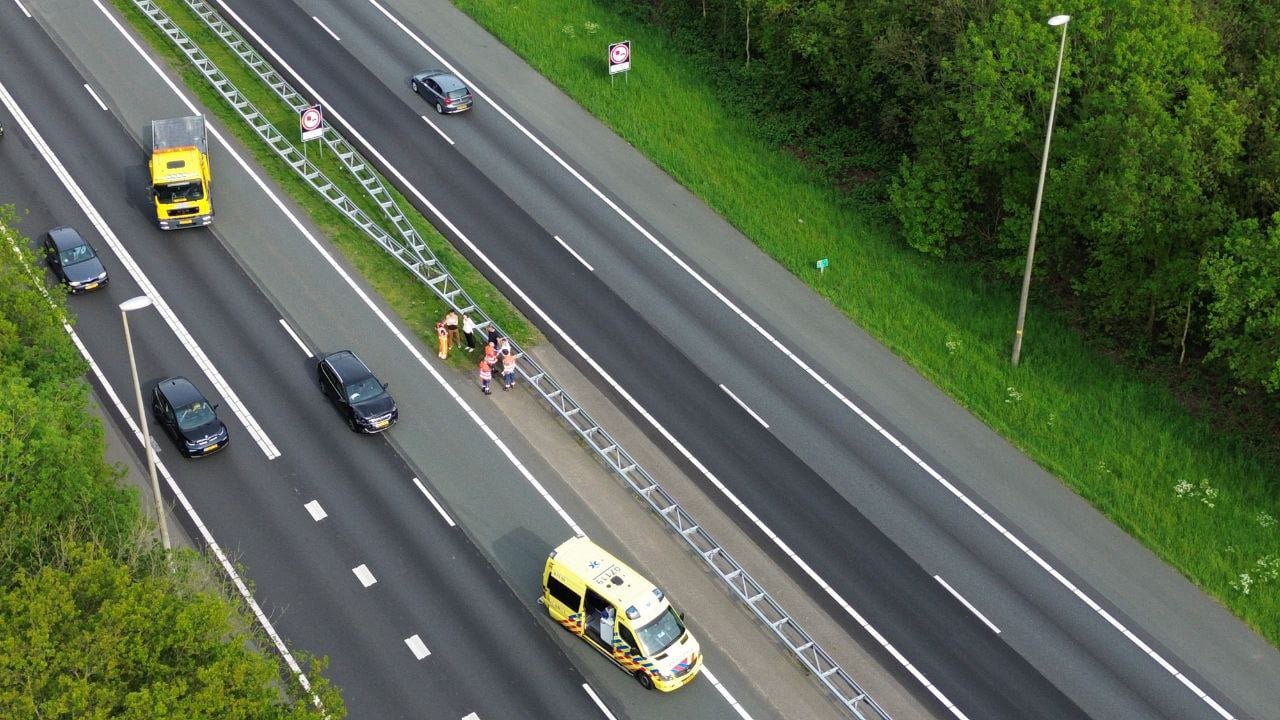 Snelweg afgesloten na ongeval, rode kruizen massaal genegeerd