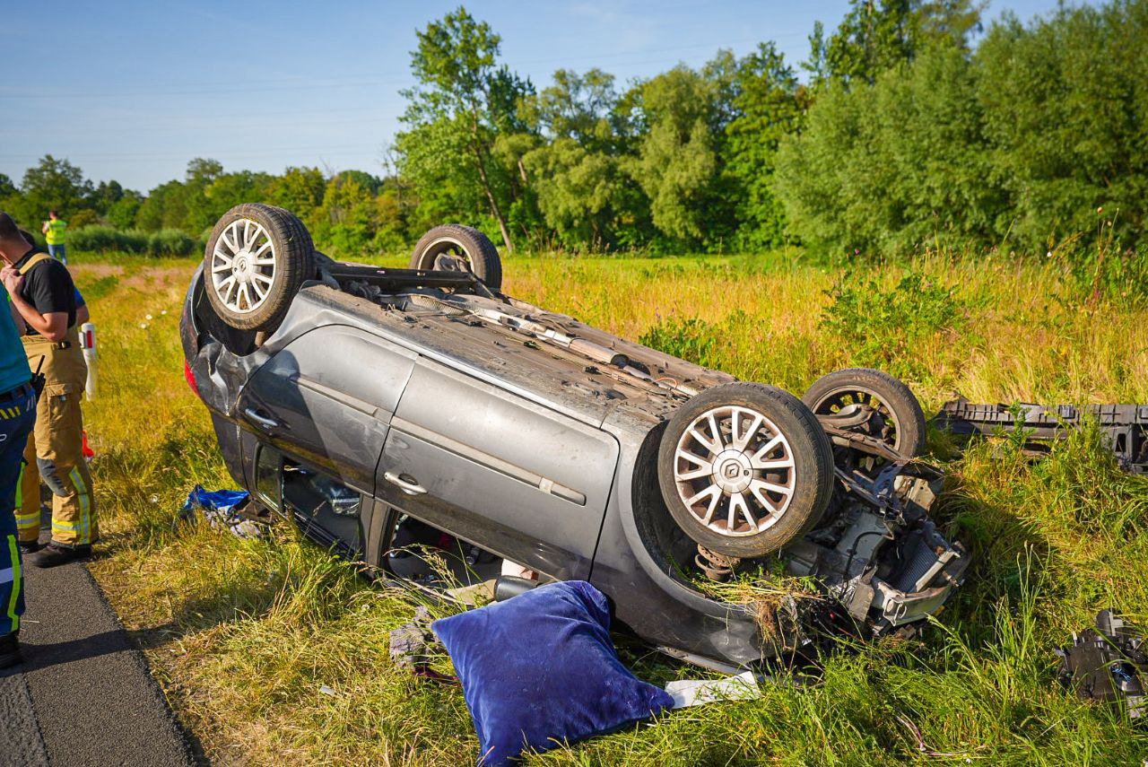 VIDEO UPDATE: Auto slaat over de kop, slachtoffer per traumahelikopter naar ziekenhuis gebracht
