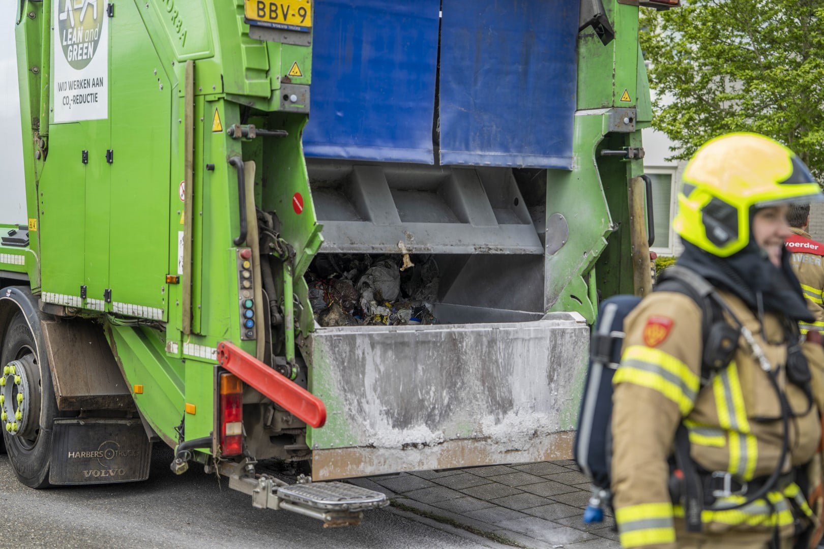 Brand gewoed achterin de vuilniswagen in Duiven
