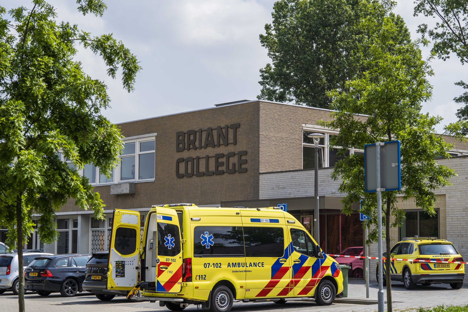 Twee arrestaties (17 en 21) voor steekpartij bij school in Arnhem