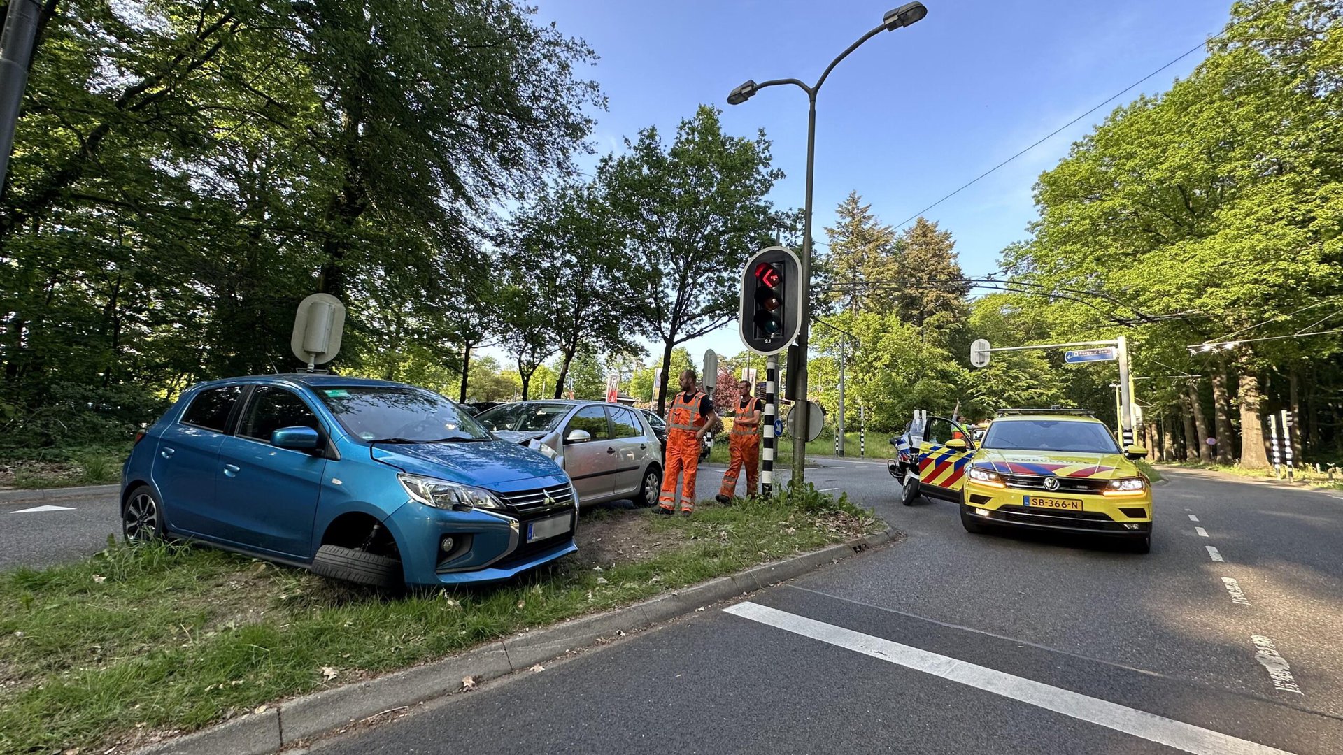 Drie gewonden bij aanrijding tussen personenauto’s