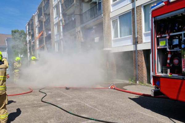 Brand in garagebox onder flatgebouw