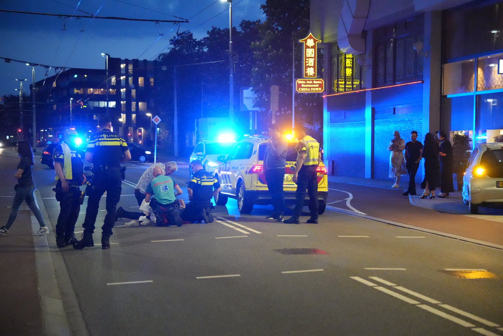 Vrouw aangereden door auto bij oversteekplaats Arnhem