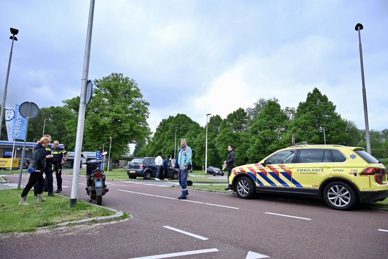 En weer is het raak op de beruchte rotonde in Arnhem