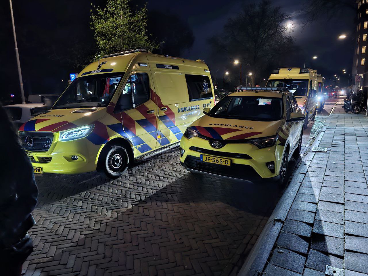 Twee gewonden bij zware mishandeling, slachtoffer in gezicht geschopt en geslagen