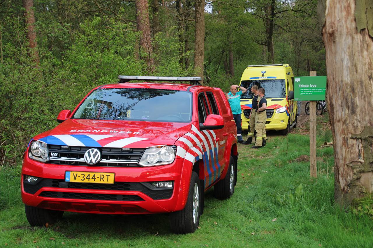 Mountainbiker gereanimeerd door omstanders in het bos Ede