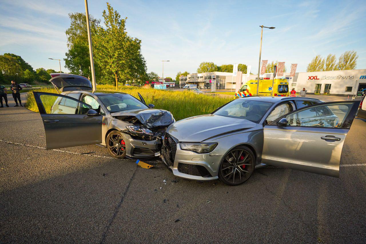 Vrouw gewond bij frontale aanrijding in Arnhem-Zuid