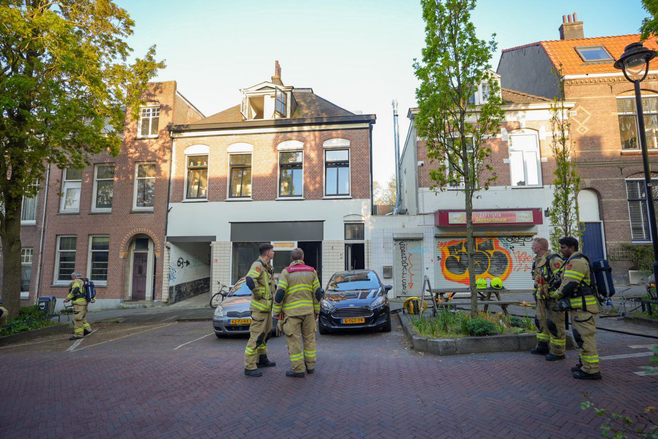 Brandweer en politie redden drie mensen bij brand in Arnhem