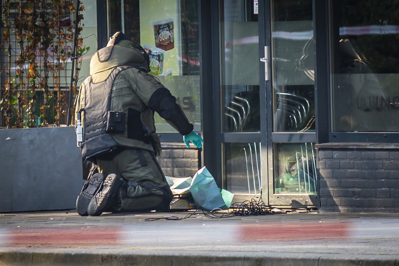 FOTO UPDATE: ‘Explosieven’ neergelegd bij winkelcentrum Elderveld Arnhem