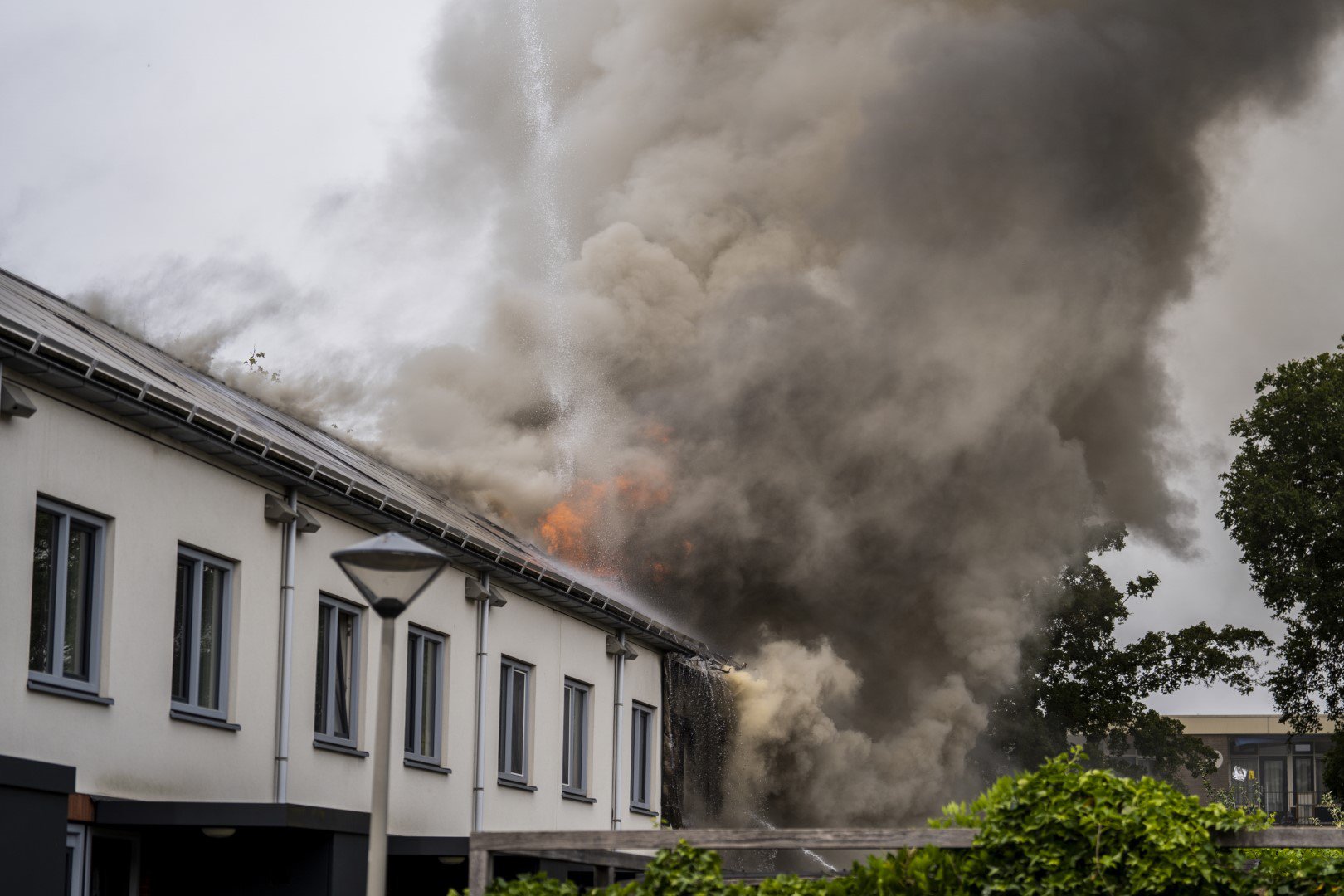 Burgemeester wil onderzoeken naar grote brand Arnhem