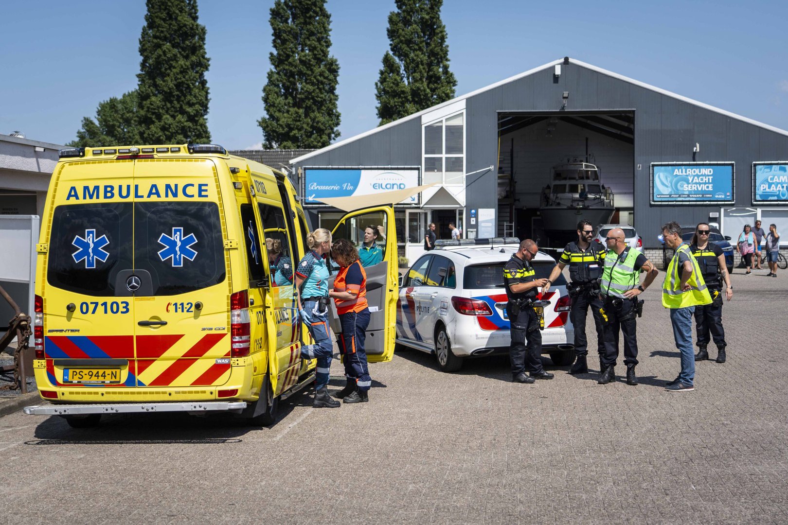 UPDATE: Explosies bij jachthaven Lathum: twee mensen ernstig gewond